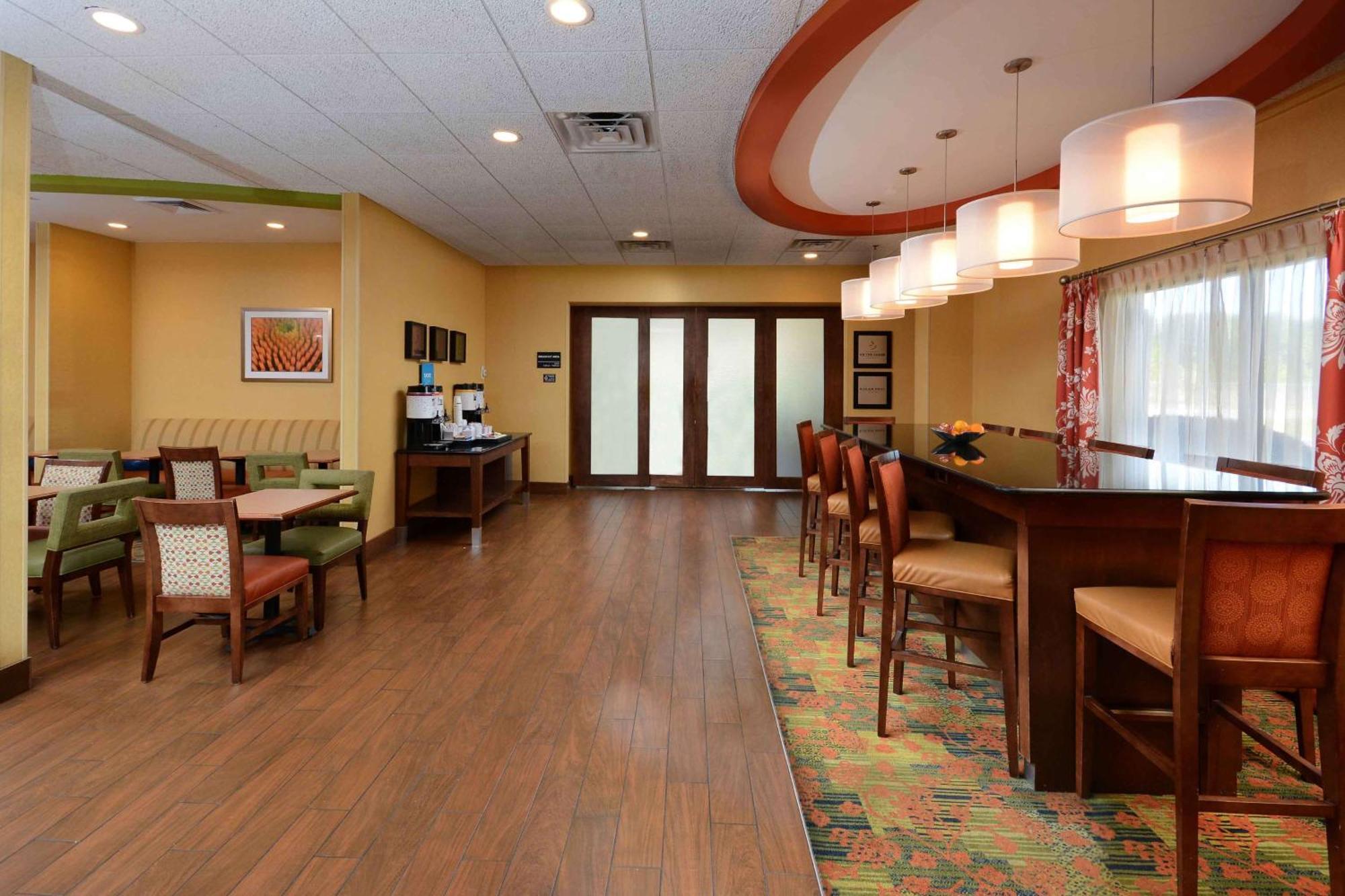 Hampton Inn Fayetteville Fort Bragg Exterior photo